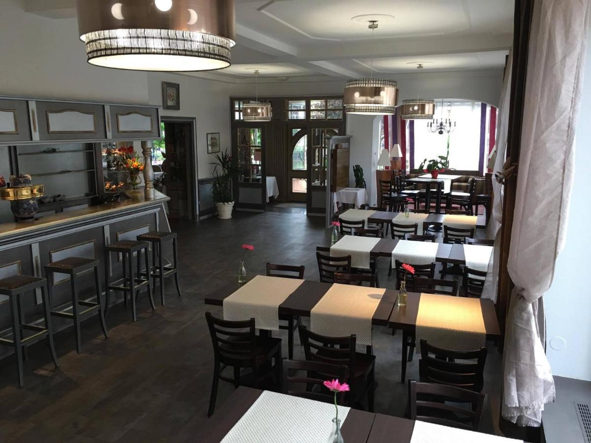 Hotel Restaurant Le Bristol ニーデルブロン・レ・バン エクステリア 写真